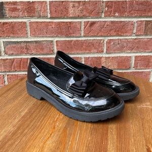 Gently used, size 35, dress shoe